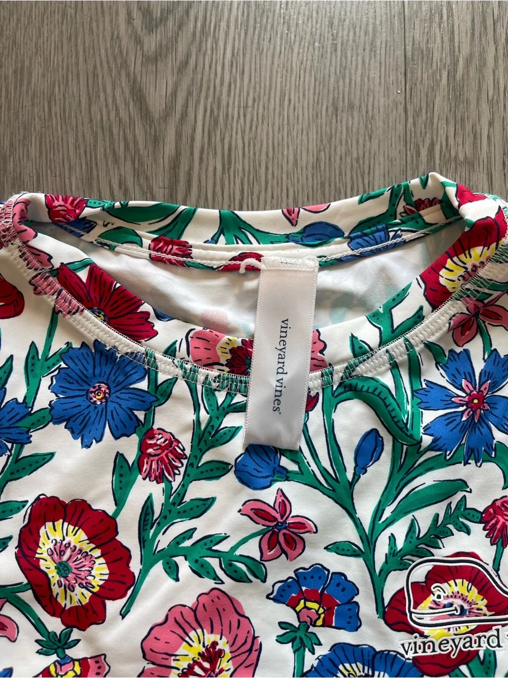 Vineyard vines girls tisbury floral long sleeve swim shirt / rashguard